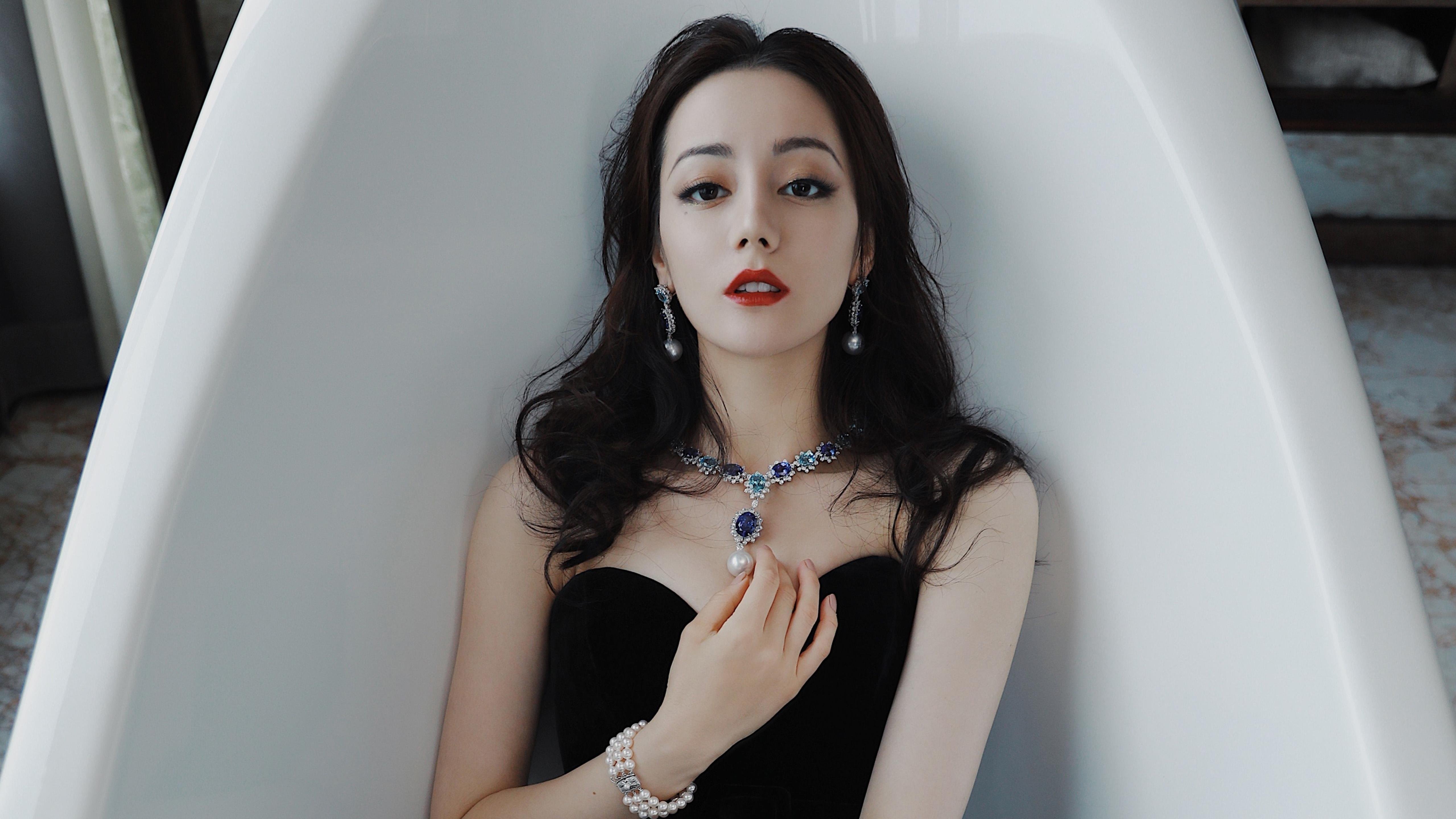 猛龙队主场负于雄鹿队，遭遇连败，猛龙对雄鹿第一场录像回放